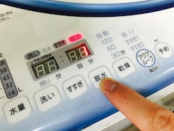 絞る時は脱水機を使用する