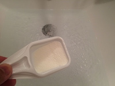 粉石鹸を溶かします。