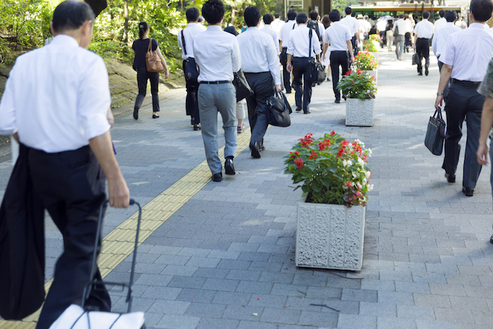 だらしなく見られるとビジネスでも大損！クールビズで決めたいポイント