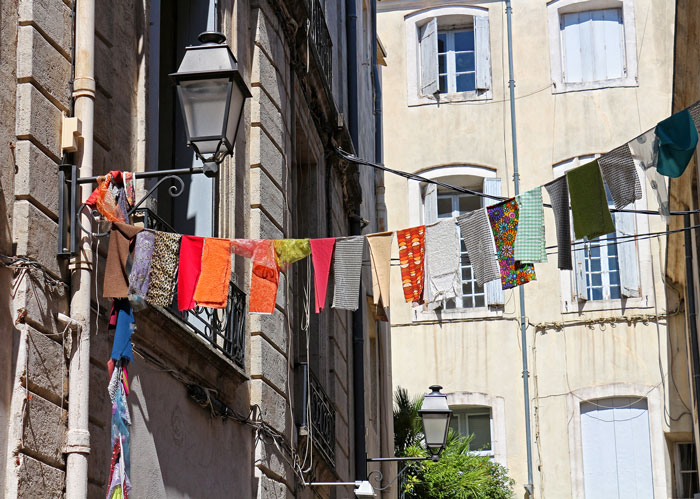 フランスのお洗濯・服の素材を活かし太陽と風をいっぱい浴びた洗濯物で！