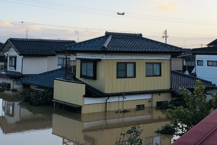 家屋の浸水で泥水を被ってしまった衣類の洗濯はどうすればよいのか（水害と衣類）